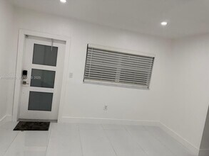 7200 SW 4th St in Miami, FL - Building Photo - Building Photo
