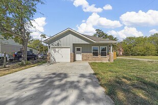 2406 Beecha St in Greenville, TX - Building Photo