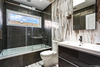 225 E Walnut St in Long Beach, NY - Building Photo - Building Photo