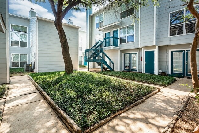1901 N Fitzhugh Ave, Unit 19B in Dallas, TX - Building Photo - Building Photo