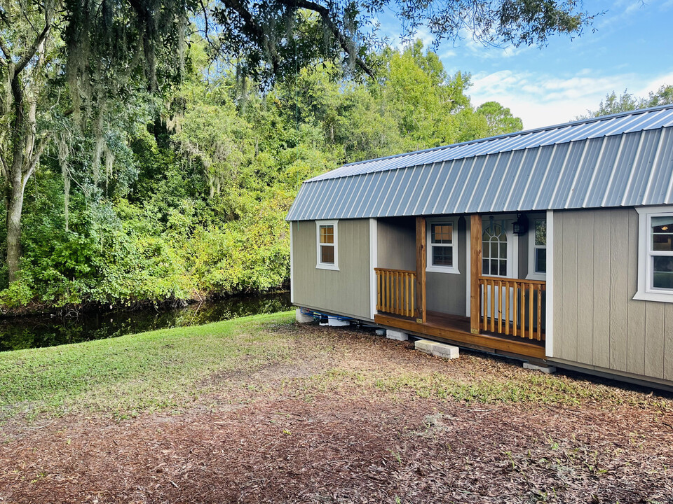 5718 Sands Point Dr in Lakeland, FL - Building Photo