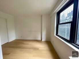 222 E 39th St in New York, NY - Building Photo