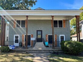 1121 N Bishop Ave in Dallas, TX - Building Photo