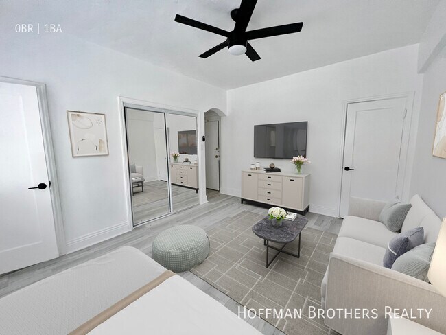 3471 5th St, Unit 202A in Los Angeles, CA - Building Photo - Building Photo