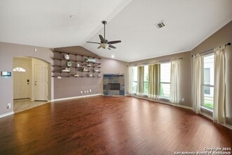 9010 Hilltop Crossing Dr in San Antonio, TX - Building Photo - Building Photo