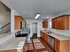 300 Davids Way in La Vergne, TN - Building Photo - Building Photo