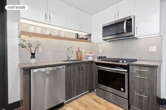 733 Rogers Ave in Brooklyn, NY - Foto de edificio - Building Photo