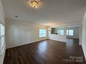 10218 Glenburn Ln in Charlotte, NC - Foto de edificio - Building Photo