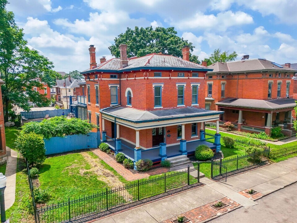 63 Smith Pl in Columbus, OH - Building Photo