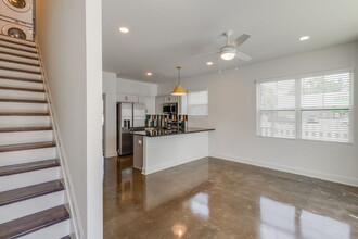 402 S Saluda Ave in Columbia, SC - Building Photo - Interior Photo