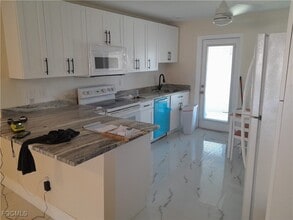 316 Tudor Dr in Cape Coral, FL - Building Photo - Building Photo