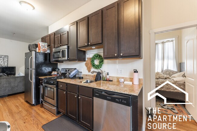 2146 W Chicago Ave, Unit 1R