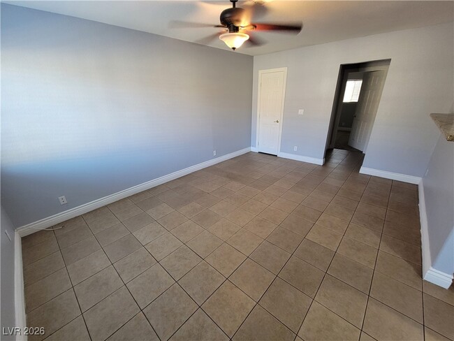 2429 Daley St in North Las Vegas, NV - Foto de edificio - Building Photo