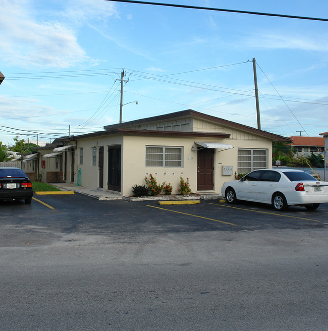 2101-2105 Miami Rd in Fort Lauderdale, FL - Building Photo - Building Photo