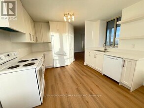 1300 Islington Ave in Toronto, ON - Building Photo - Building Photo