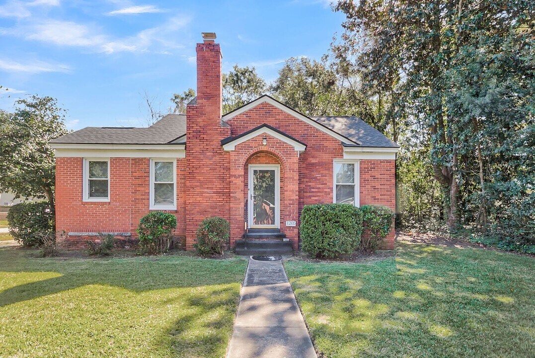 1205 Gibson Ave in Hanahan, SC - Building Photo