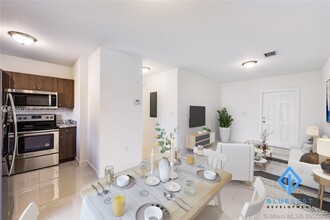 7940 NW 12th Ct-Unit -B in Miami, FL - Foto de edificio - Building Photo