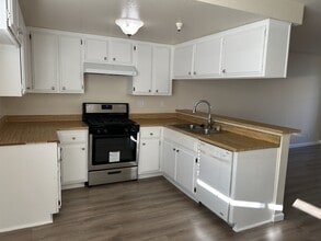 4326 W 142nd St in Hawthorne, CA - Building Photo - Building Photo