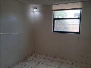 546 SW 1st St in Miami, FL - Building Photo - Building Photo