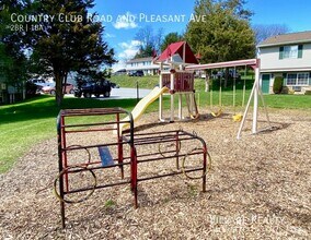 605 Country Club Rd-Unit -B in Red Lion, PA - Building Photo - Building Photo