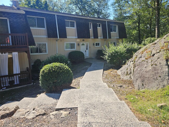 property at 18 Pavilion Ridge Way