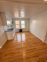 2068 33rd St, Unit 2 in Astoria, NY - Building Photo