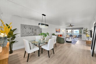 800 E Camino Real in Boca Raton, FL - Foto de edificio - Building Photo