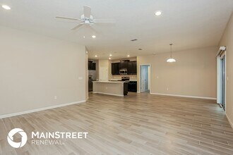 16180 Blossom Lake Dr in Jacksonville, FL - Foto de edificio - Building Photo