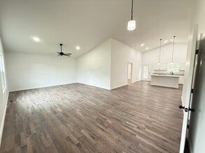 158 Sky View Meadow Dr in Crossville, TN - Foto de edificio - Building Photo