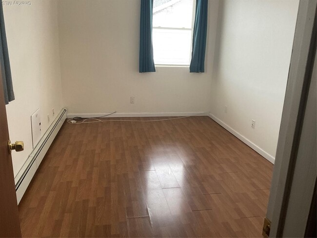 205 N Wellwood Ave in Lindenhurst, NY - Building Photo - Building Photo