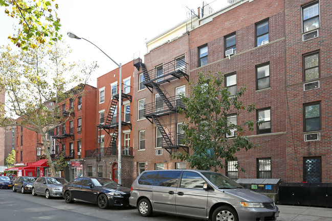 352 E 19th St in New York, NY - Building Photo - Building Photo