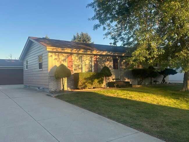 property at 3349 Stratford Ave