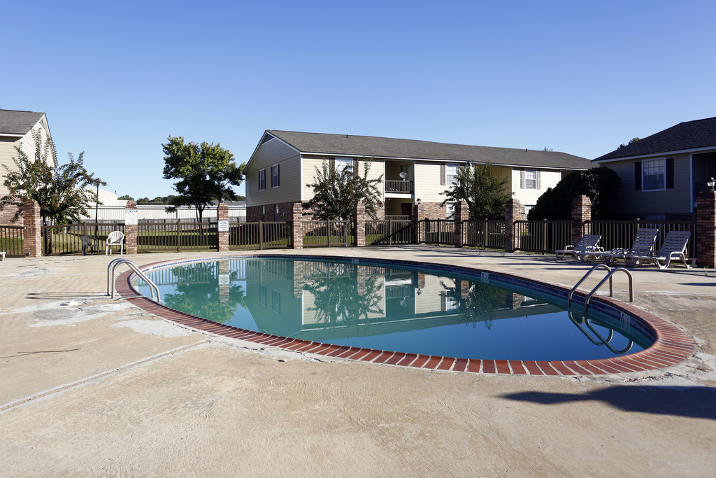 Windsor Village Apartments in Clinton, MS | ApartmentHomeLiving.com