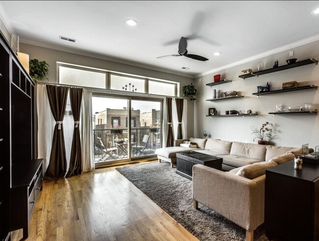 2740 W Belmont Ave in Chicago, IL - Foto de edificio - Building Photo