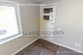 52 S Greenwood St in Greenwood, IN - Foto de edificio - Building Photo