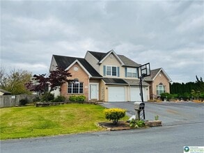 2274 Briarwood Dr in Coplay, PA - Building Photo - Building Photo