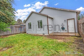 4451 SE 117th Ave in Portland, OR - Building Photo - Building Photo