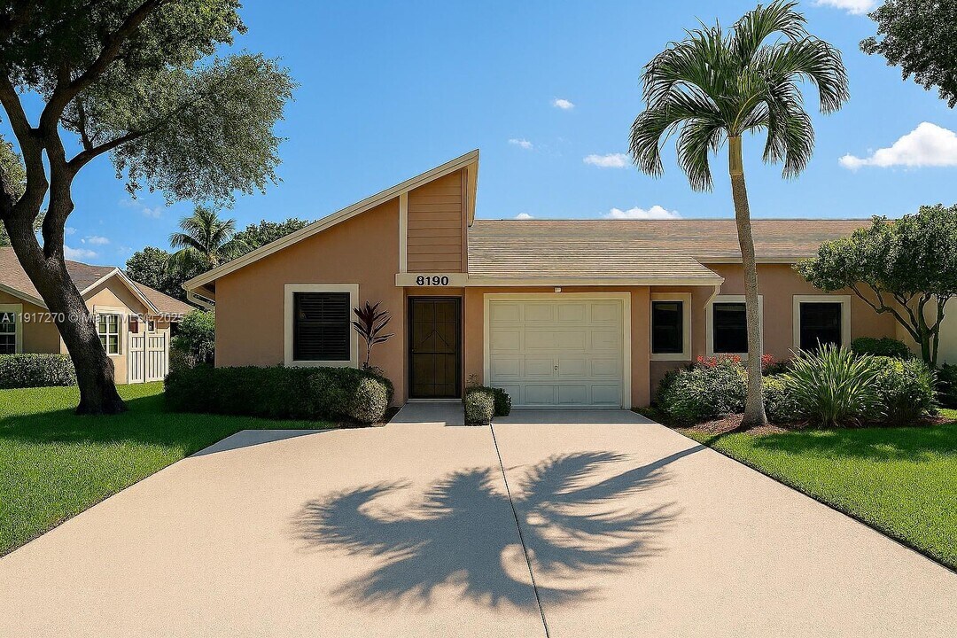 8190 Springtree Rd in Boca Raton, FL - Building Photo
