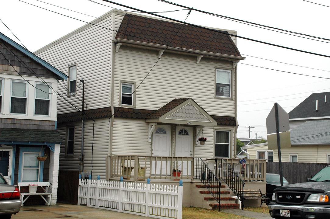 321 Grant Ave in Seaside Heights, NJ - Foto de edificio