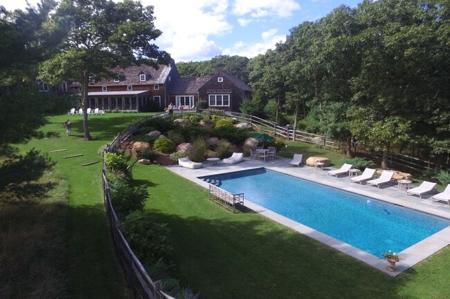 153 Middle Hwy