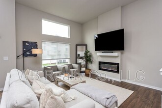 9750 Turnpoint Dr in West Des Moines, IA - Building Photo - Building Photo