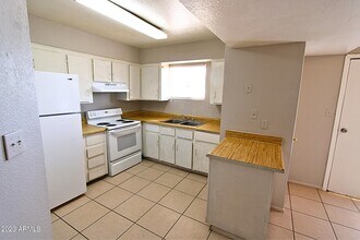 1741 E Pepper Cir-Unit -4 in Mesa, AZ - Building Photo - Building Photo