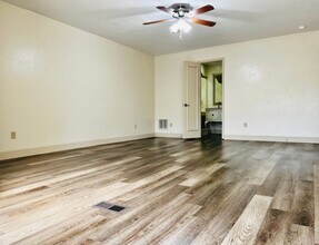 1232 NW 63rd St in Oklahoma City, OK - Building Photo - Building Photo