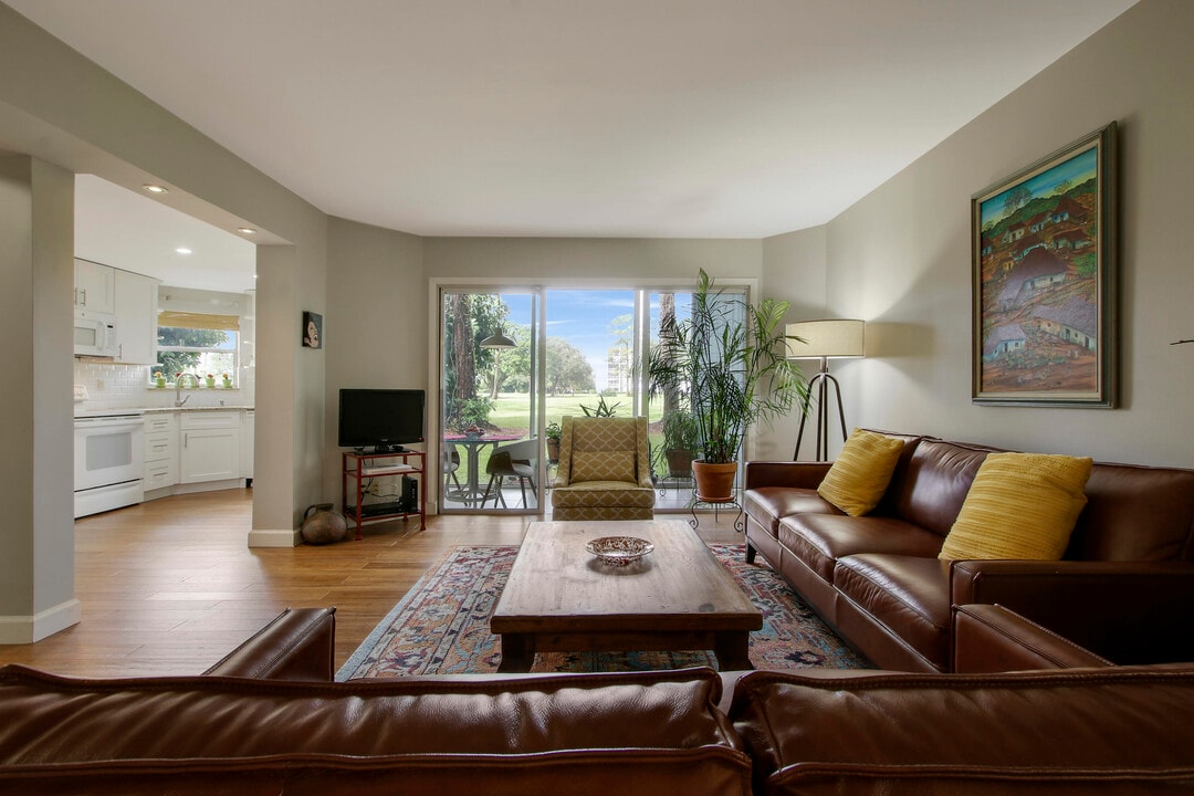 3755 Via Poinciana in Greenacres, FL - Building Photo