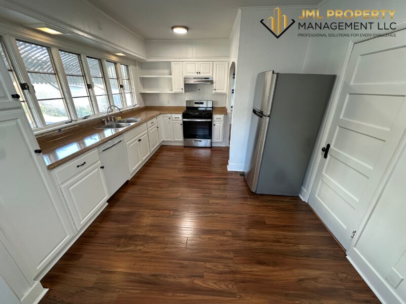 166 Irving St in Fall River, MA - Building Photo