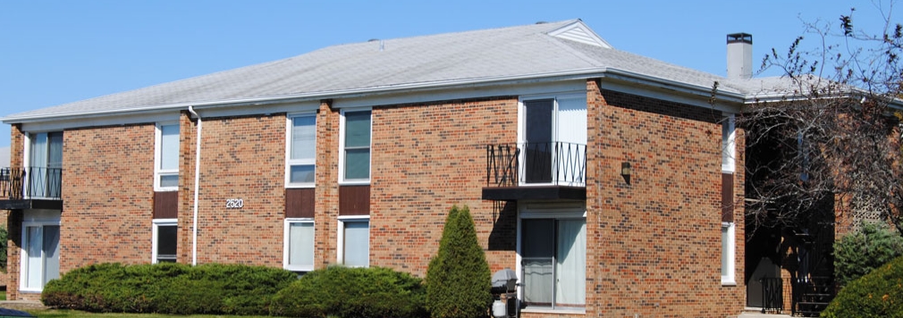 James Court Apartments in Dekalb, IL - Building Photo