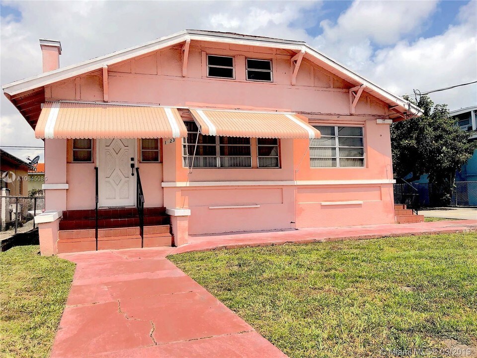 1923 NW 1st Terrace-Unit -B in Miami, FL - Building Photo