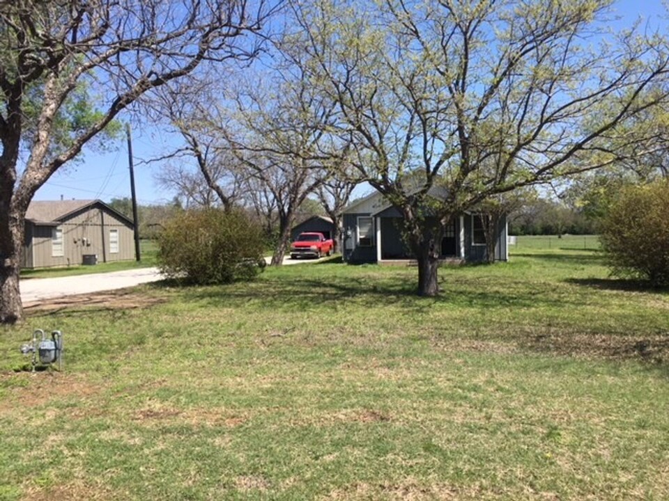 3495 Country Club Rd in Denton, TX - Building Photo