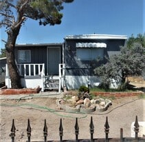 208 Mohawk Dr in Henderson, NV - Building Photo