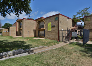 El Jardin in Fort Worth, TX - Building Photo - Building Photo